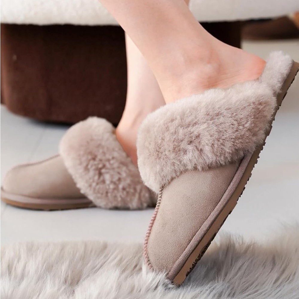 Cozy Fur-Lined Pale Pink Tan Slippers — 8 — Brand New UGG